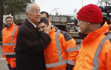 Marcelo Rebelo de Sousa visita e demonstra apoio nas zonas afetadas, antes de se despedir da família real espanhola.
