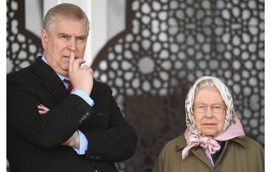 Principe André e rainha Isabel II