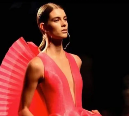 Tragédia: modelo, filha de ex-jogador de futebol, de 21 anos, é encontrada morta em casa