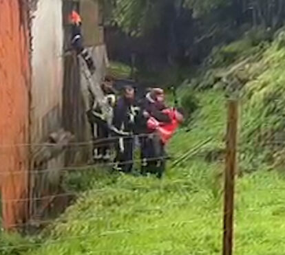 Idosa retirada de casa pelos bombeiros durante mau tempo na Maia. Veja o vídeo com as imagens impressionantes