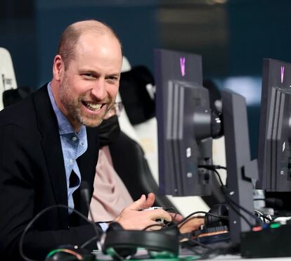 Príncipe William participa em videojogo durante visita à Arábia Saudita
