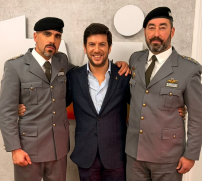 O 'bichinho' da televisão não o larga? 'Chicão' mostra-se ao lado de instrutores da '1.ª Companhia'
