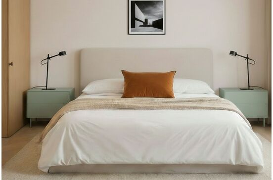 Quarto renovado com luxo e mobiliário selecionado para mudanças na decoração da casa