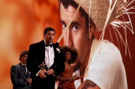 Bad Bunny arrasa ICE na cerimónia dos Grammy