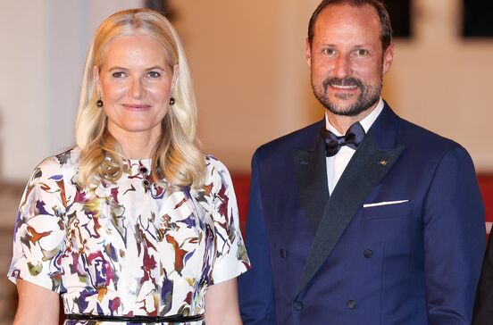 Mette-Marie enfrenta calvário com ligação a pedófilo, filho preso e saúde debilitada