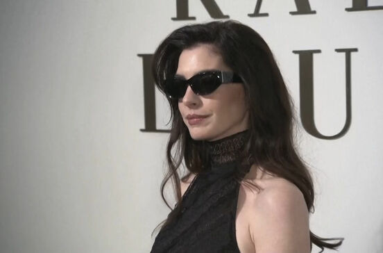 Anne Hathaway e Lana Del Rey arrasam em desfile da Ralph Lauren