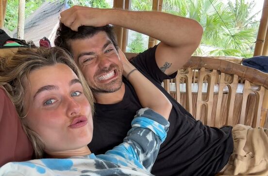 Kelly Bailey e Lourenço Ortigão equilibram família, carreira e momentos de lazer.
