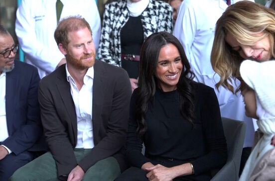 Duques de Sussex encontram-se com jovens pacientes com cancro durante visita à Jordânia 