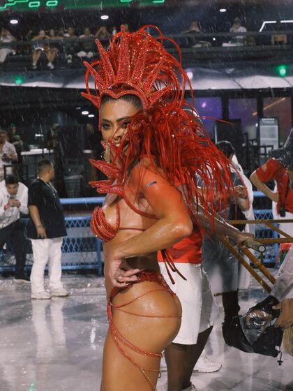 Juliana Paes brilha no Carnaval do Rio com corpo escultural e energia contagiante na Viradouro