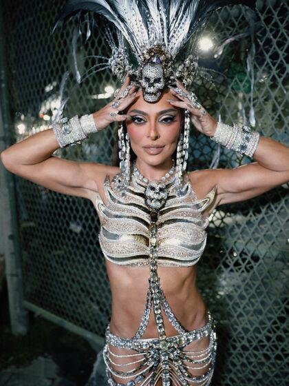 Juliana Paes celebra o Carnaval do Rio como rainha de bateria da Viradouro