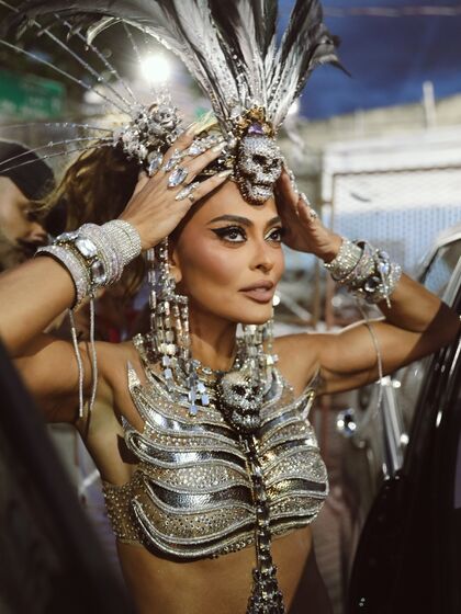 Juliana Paes encanta no Carnaval do Rio como rainha de bateria da Viradouro