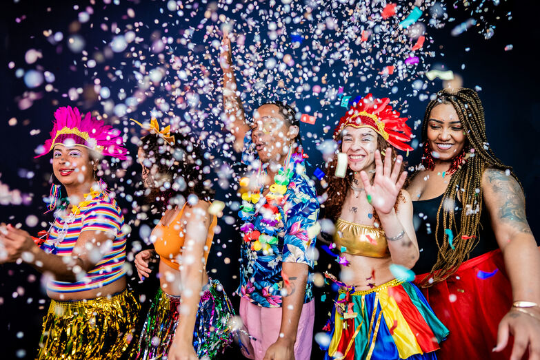 Festa de Carnaval anima Lisboa com fantasias e confetis