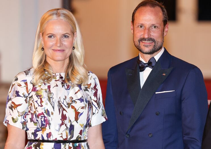 Mette-Marie enfrenta calvário com ligação a pedófilo, filho preso e saúde debilitada