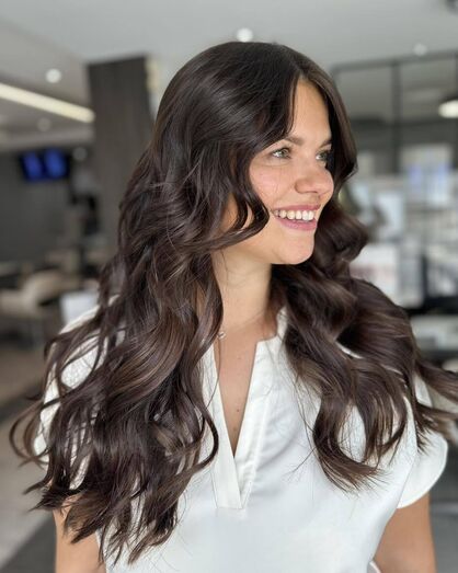 'Espresso Martini Brunette' é a cor de cabelo deste ano