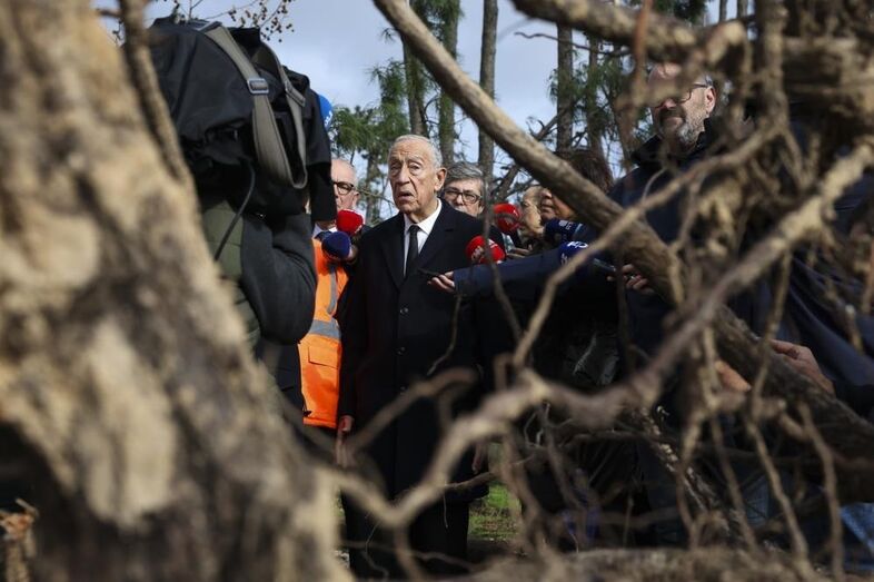 Marcelo Rebelo de Sousa visita zonas afetadas e critica o Governo, antes de se despedir da família real espanhola