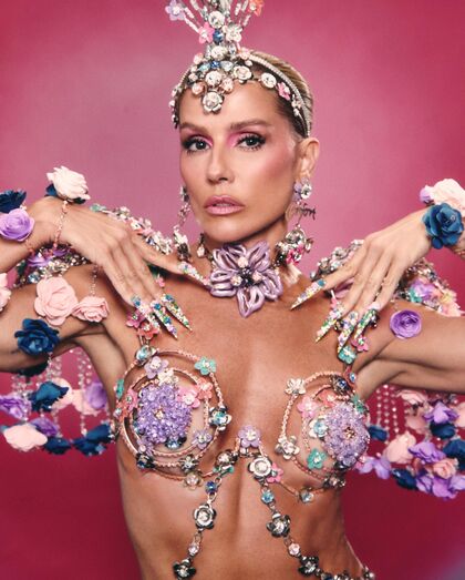 Deborah Secco quase nua no Carnaval após percalço com figurino