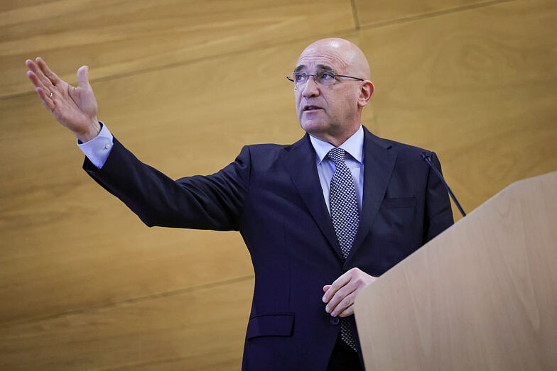 Passos Coelho critica o Governo e dá sinais de regresso à política