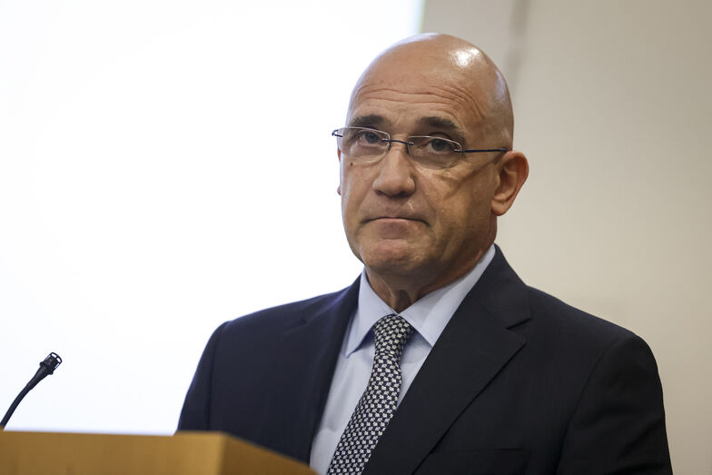 Passos Coelho critica o Governo e indica possível regresso à política