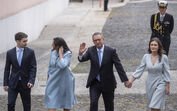 António José Seguro toma posse com a família, vestidos em tons de azul