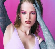 Vivian Wilson marca presença na Semana da Moda de Paris