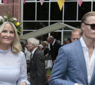 Príncipe acusado de crimes na Noruega pede clemência, afetando a saúde da mãe