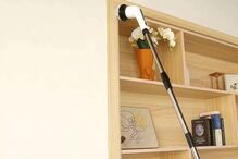 Escova elétrica facilita a limpeza da casa, chegando a todos os cantos.
