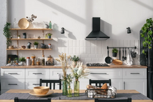 Cozinha moderna com utensílios para refeições