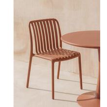 Cadeira de jardim terracota