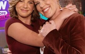 Aos 14 anos, filha de Pink arrasa em dueto com a mãe: "Que voz incrível"