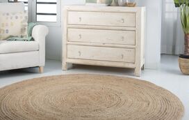 Este tapete de juta é tendência e vai fazer a diferença na sua sala