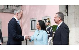 Rei Felipe VI de Espanha 'espalha charme' na tomada de posse de António José Seguro