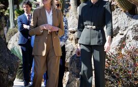 Controlo de danos? Charlene e Carolina do Mónaco tentam contrariar rumores de atritos, trocando sorrisos e olhares cúmplices em evento primaveril 