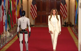 Melania Trump surpreende ao lado de robô humanoide 