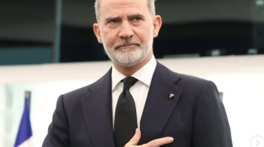 A propósito do escândalo, o rei Felipe Vi tem ou não direito à sua intimidade privada? Os comentadores do 'Noite das Estrelas' tentam encontrar uma resposta