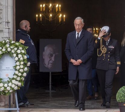 As primeiras imagens: lágrimas e homenagens no velório de António Lobo Antunes, com a presença de Marcelo Rebelo de Sousa
