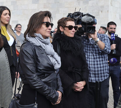 União e amor até ao fim. Viúva de António Lobo Antunes ao lado das filhas no último e emotivo adeus ao escritor