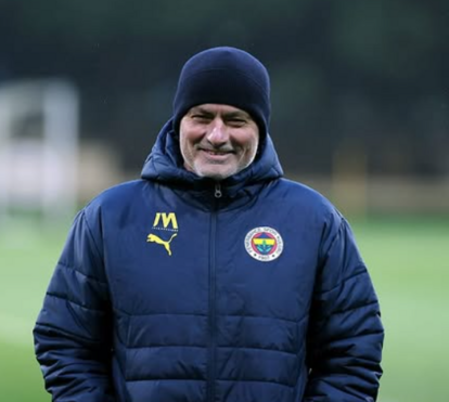 A 'bomba' da sorte!  Ferrari que José Mourinho levou para o Seixal foi presente de um homem muito especial