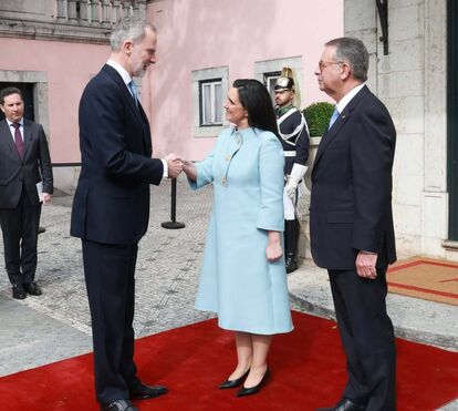 Rei Felipe VI de Espanha 'espalha charme' na tomada de posse de António José Seguro