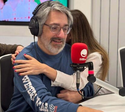'Coxo e maneta, mas de volta': Nuno Markl enfrenta dificuldades e emociona no regresso à Rádio Comercial após meses a recuperar do AVC