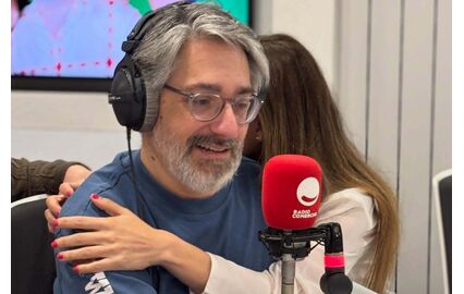 Nuno Markl regressa à Rádio Comercial após AVC e emociona colegas.
