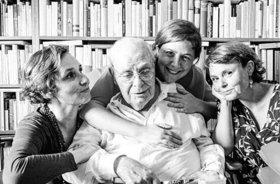 António Lobo Antunes com as três filhas, Maria José, Maria Isabel e Joana