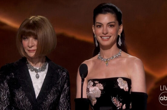 “O que acha do meu vestido?”: Anne Hathaway e Anna Wintour arrancam gargalhadas na cerimónia dos Óscares
