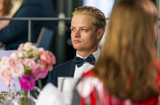 Filho da princesa Mette Marit enfrenta julgamento por 38 crimes na Noruega