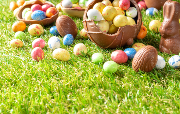 Ovos de chocolate e coelho celebram a Páscoa