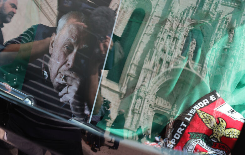 As imagens que marcaram o último adeus. Portugal presta homenagem a António Lobo Antunes