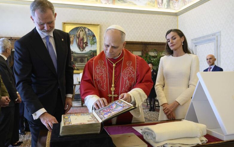 Rainha Letizia no Vaticano: as imagens da discórdia que Pilar Eyre defende