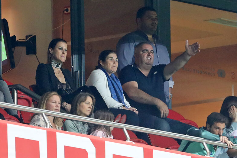 Dolores Aveiro com José Andrade e família num estádio