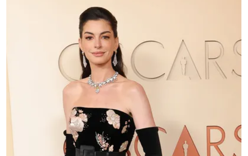 Anne Hathaway em Valentino