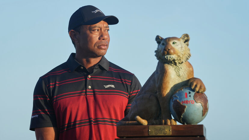 Tiger Woods foi detido por apresentar sinais de embriaguez após acidente de viação