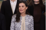 Letizia usa jaqueta étnica da Mango em dia preenchido no Palácio da Zarzuela